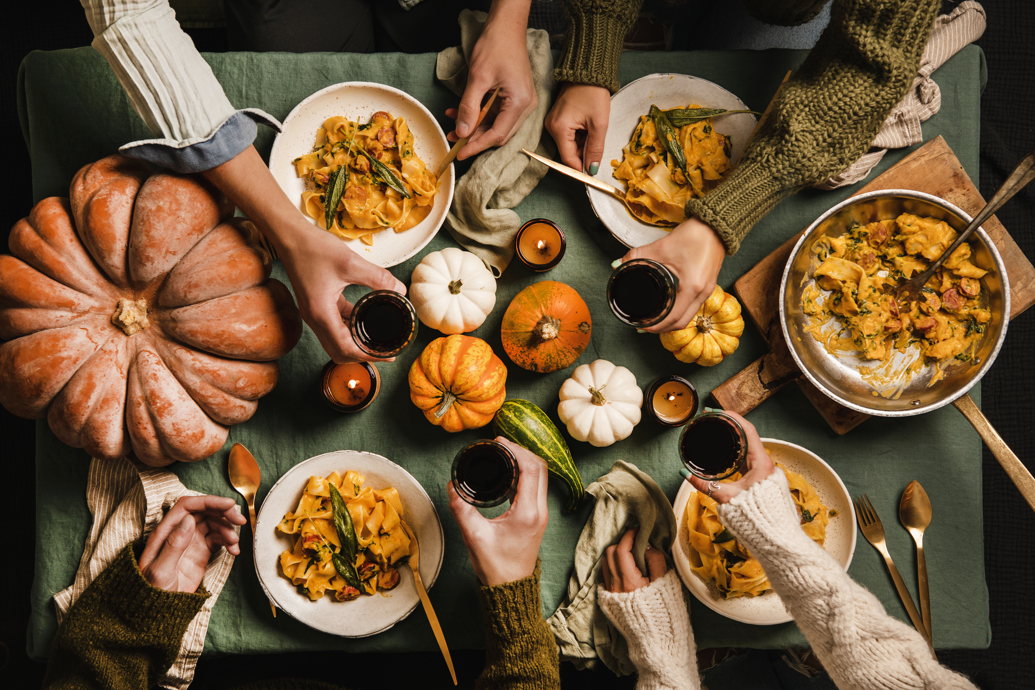 Apartment Friendsgiving: Ultimate Guide